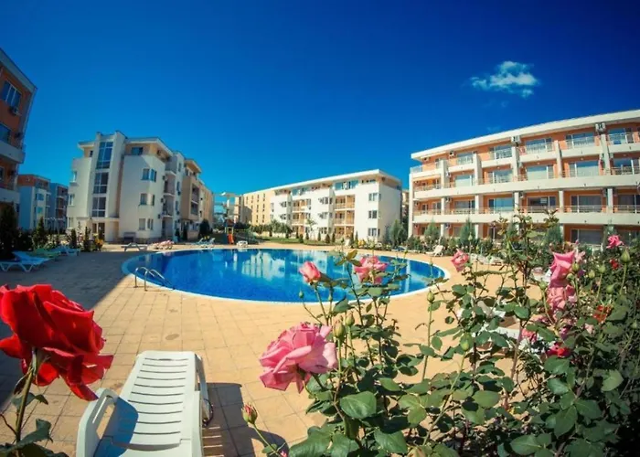 1-Bedroom Apartment In A Resort With 6 Pools, Top Floor, Stunning Sunset View