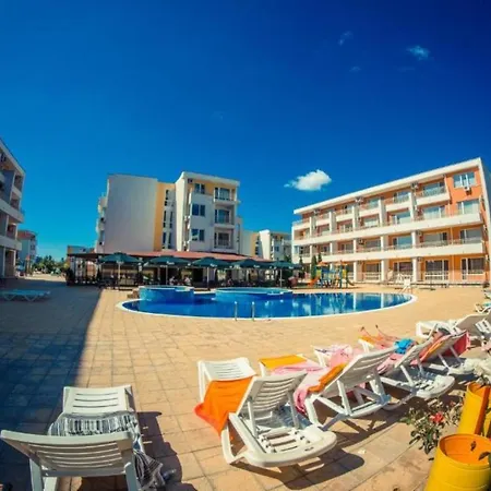 Apartment 1-Bedroom Apartment In A Resort With 6 Pools, Top Floor, Stunning Sunset View *