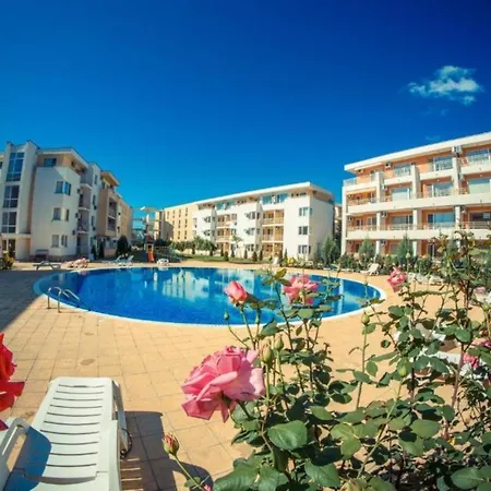 1-Bedroom Apartment In A Resort With 6 Pools, Top Floor, Stunning Sunset View