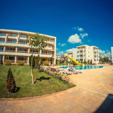 1-Bedroom Apartment In A Resort With 6 Pools, Top Floor, Stunning Sunset View Apartment